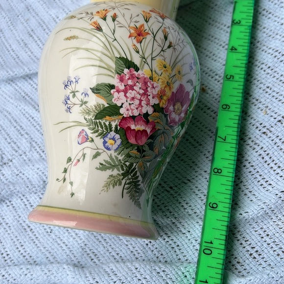 Vintage Laura Ashley Home FTD ceramic vase - Picture 5 of 7